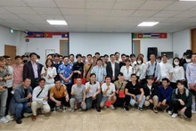 韩国庆尚南道昌原市外籍劳工支持咨询中心与外国人就业许可制度联合举行见面会。（图片来源：越通社）