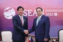 越南政府总理范明正和菲律宾共和国总统费迪南德·罗慕尔德兹·马科斯。（图片来源：越通社）