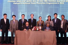 越南腰果协会与柬埔寨腰果协会签署仪式。（图片来源：越通社）