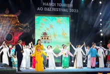 2023年河内旅游奥黛节璀璨开幕。