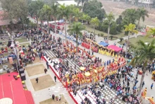 老街省2025年上祠庙会2月12日在老街市老街坊开庙。（图片来源：老街报）