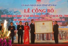 安沛省文安县东光庙会被列入“国家级非物质文化遗产名录”的公布仪式。（图片来源：VOV）