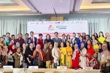 与会代表合影留念。