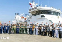 印尼海事安全局KN Pulau Dana-323号巡逻舰欢迎仪式。（图片来源：越通社）