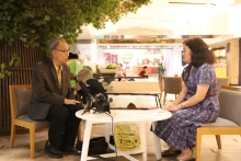 泰国学者卡维·钟吉塔翁接受越通社驻曼谷记者采访。（图片来源：越通社）