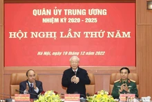 越共中央总书记阮富仲主持中央军委会议。