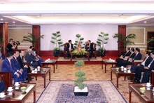 胡志明市市委书记阮文年会见了柬埔寨金边市市长坤盛。