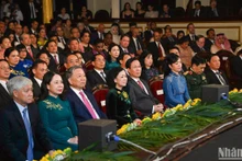 党、国家领导人出席庆祝越南社会主义共和国成立78周年招待会。