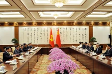 越南共产党代表团和中国共产党代表团举行会谈。