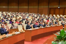第十五届国会第九次会议隆重开幕。