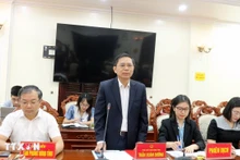 河南省人民委员会副主席陈春养发表讲话。（图片来源：越通社）