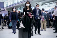 在泰国素万那普机场的中国游客。（图片来源： The Nation）