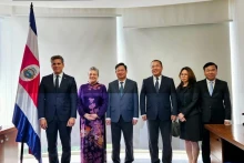 越南共产党代表团会见哥斯达黎加执政党民主社会进步党领导班子成员。（图片来源：越通社）