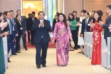 越南政府总理范明正和夫人主持外交使团乙巳年春节招待会。