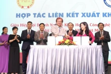 各单位签署支持贸促合作协议。（图片来源：越通社）