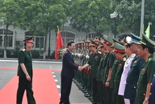 越南国家主席武文赏视察越南人民军总参谋部救援局 