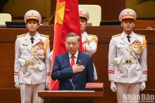 越南国家主席苏林宣誓就职。