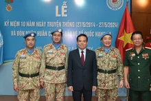 越南维和局荣获三级保卫祖国勋章。