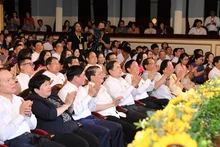 各位代表出席“巴亭之阳光”特别文艺晚会。（图片来源：人民代表报）