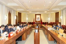 越南共产党代表团与摩洛哥众议院副议长纳迪亚·图阿米举行会晤。（图片来源：越通社）