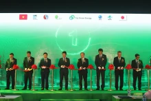 北宁省高科技垃圾焚烧发电厂落成。