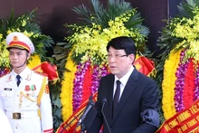 越共中央政治局委员、中央书记处常务书记、葬礼组委会主任梁强在安葬仪式上致答谢词。
