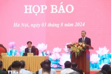 越共中央总书记、越南社会主义共和国主席苏林主持记者会，宣布会议结果。（图片来源：越通社）