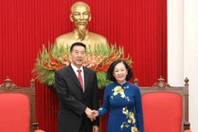 越共中央书记处常务书记张氏梅会见中国全国政协副主席王勇。（图片来源：越通社）