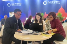 越南真理国家政治出版社参加2023年德国法兰克福国际书展。（图片来源：越通社）