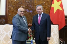 越南国家主席苏林会见古巴驻越南大使奥兰多·尼古拉斯·斯吉伦。（图片来源：越通社）