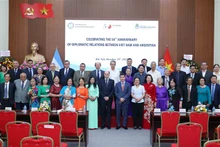 越南友好组织联合会与阿根廷驻越南大使馆联合举行越阿建交50周年纪念活动。（图片来源：越通社）