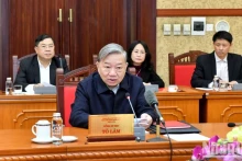 苏林总书记发表讲话。