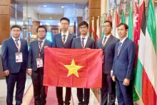 越南国家队4名学生全部斩获奖牌，其中金牌2枚，银牌1枚和铜牌1枚。
