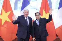 越南政府总理范明正和法国参议院议长热拉尔·拉尔歇。（图片来源：越通社）