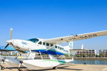  广宁省巡州至姑苏水上飞机空中游览航线正式开通。（图片来源：seaplanes.vn）