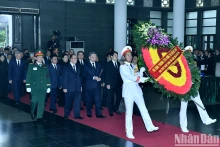 党、国家领导人前来吊唁原国家主席陈德良逝世【组图】