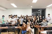 DOL English培训班中的学员。