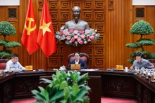 越南政府总理范明正主持召开政府常务委员会会议。（图片来源：VGP）