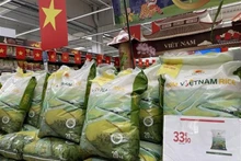 “越南米饭”品牌的大米产品继续入驻法国连锁超市家乐福。（图片来源：越通社）