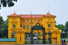 主席府于1906年竣工，该建筑共有不同装饰风格的30个房间。