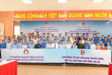 出席见面会的代表合影。（图片来源：越通社）