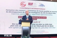 胡志明市人民委员会副主席武文欢发表讲话。（图片来源：越通社）