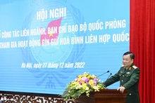 黄春战上将主持会议。（图片来源：人民军队报）