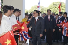 越南国会主席王廷惠探访泰国朱拉隆功大学。（图片来源：国际报）