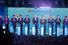 苏林总书记出席河内至莫斯科直达航线开通仪式。