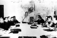 面对重大战略机遇和军事政治条件基本充足的形势，1974年10月，中央政治局召开会议，讨论解放南方的战略计划。 （图片来源：越通社）