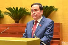 越南国会主席陈青敏在开幕式上致开幕词。