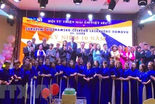 与会代表合影留念。（图片来源：越通社）