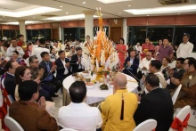 各位代表参加传统仪式。（图片来源：越通社）