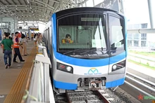 胡志明市地铁1号线（滨城-仙泉）全线全面开通无现金支付系统和绿色设施。